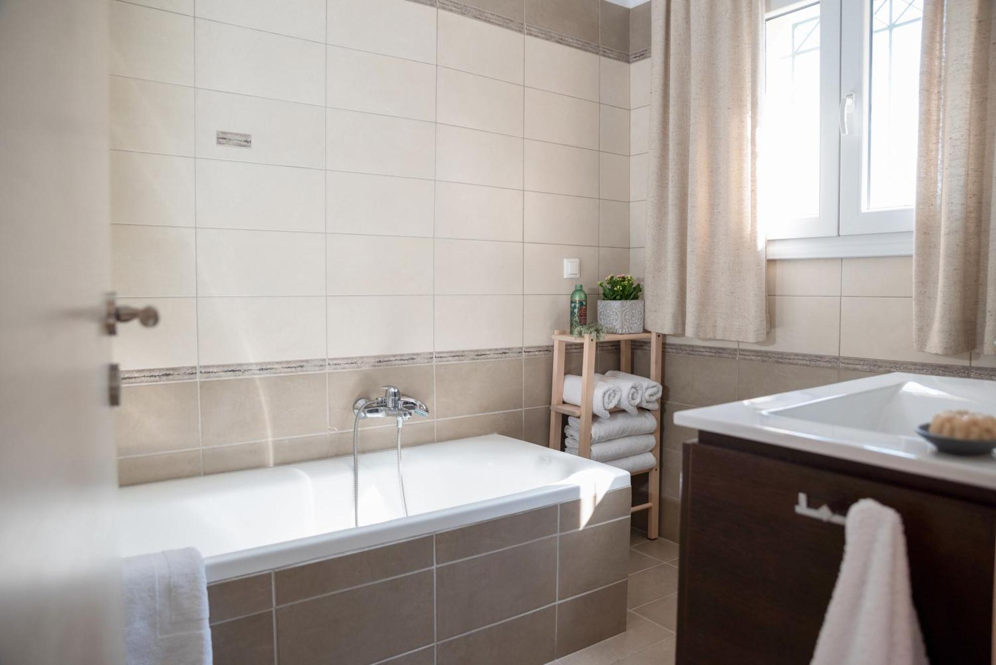 Solari Hill Maisonette Two Private Parking Alepou Екстериор снимка